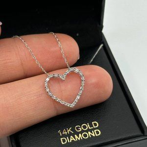 14K White Gold and Diamonds Heart Shaped Pendant Necklace